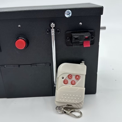 Remote Control Rotating Firing Systems Untuk Air Mancur Tahap Dengan Baterai AA