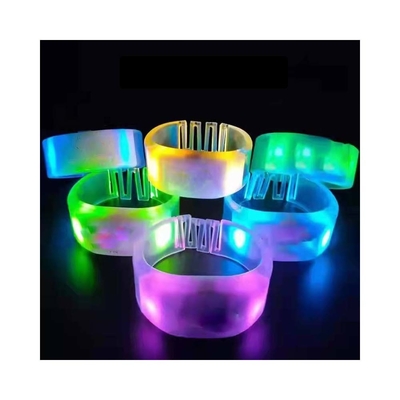 Perlengkapan pesta remote control led lampu gelang lumineux led berkedip gelang dengan 15 warna pencahayaan