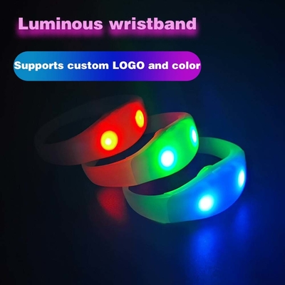 Perlengkapan pesta remote control led lampu gelang lumineux led berkedip gelang dengan 15 warna pencahayaan